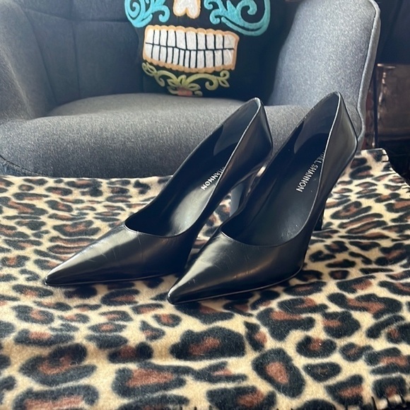 Michael Shannon size 8 leather pumps.  Excellent condition - Picture 2 of 5